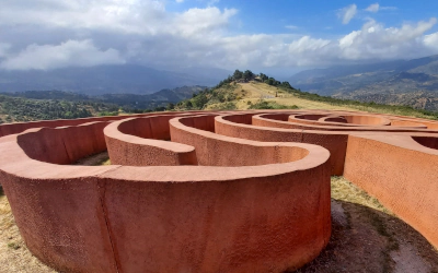 Labyrinthe d'Ariane en Sicile pour les amateurs de moto
